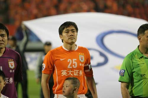 前鲁能队长因打架被扫地出门，35岁高龄依然状态良好