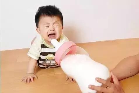 新生儿不愿意吃母乳跟奶粉怎么办,新生儿不愿意吃妈妈奶怎么办