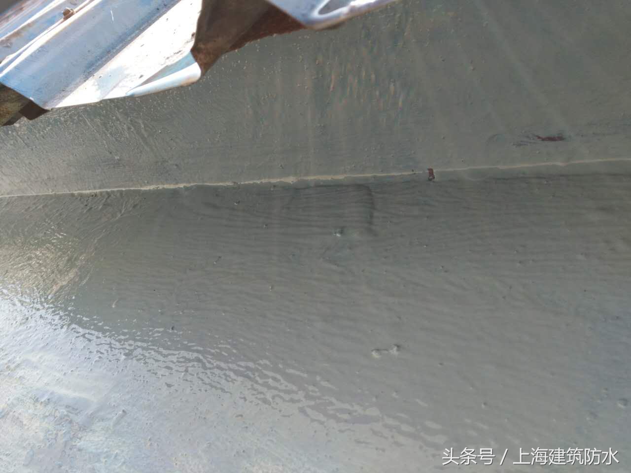 江西彩钢瓦屋顶漏水渗水补漏神器,醴陵彩钢瓦屋面漏水维修技术服务