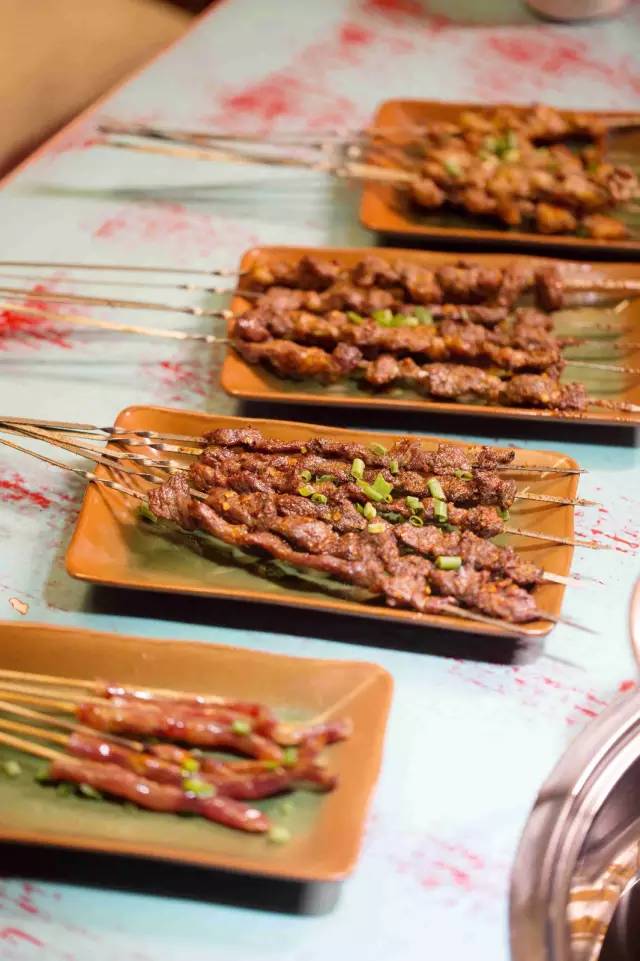 铁板鸭肠10元40串串,鸭肠1块钱