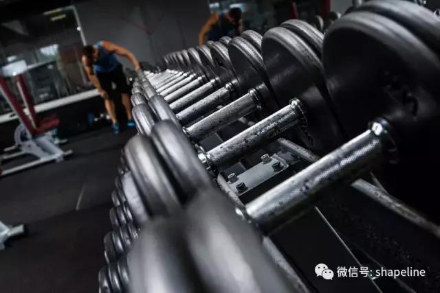 在家新手健身增肌计划教学,瘦人如何增重增肌健身计划食谱