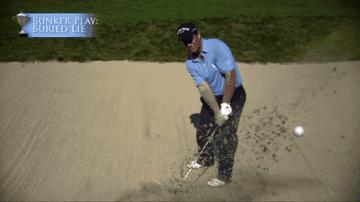 沙坑球最简单的击球方法,斜坡球挥杆技巧