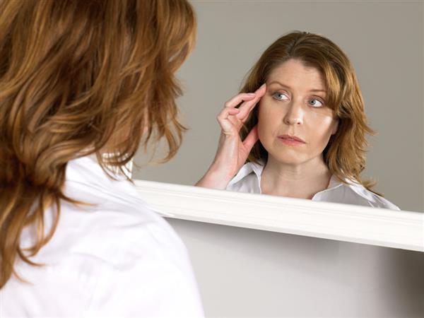 更年期怎么保养自己，犹如不老女神赵雅芝不老男神钟汉良