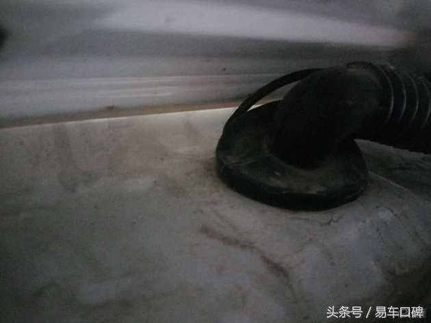 众泰t60后备箱右侧漏水,众泰t600发动机漏水
