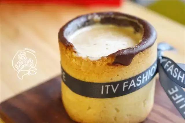 圣诞搞事啊！这杯咖啡竟好喝得我连杯子都吃掉了！