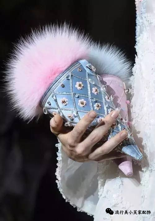 厉害了皮草！可以很浮夸很暴发户，却时髦到把路人甲秒成渣