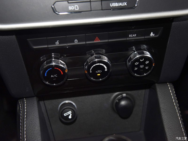 五菱宏光对比宝骏730优缺点,五菱宏光s3和宝骏730哪一款车好