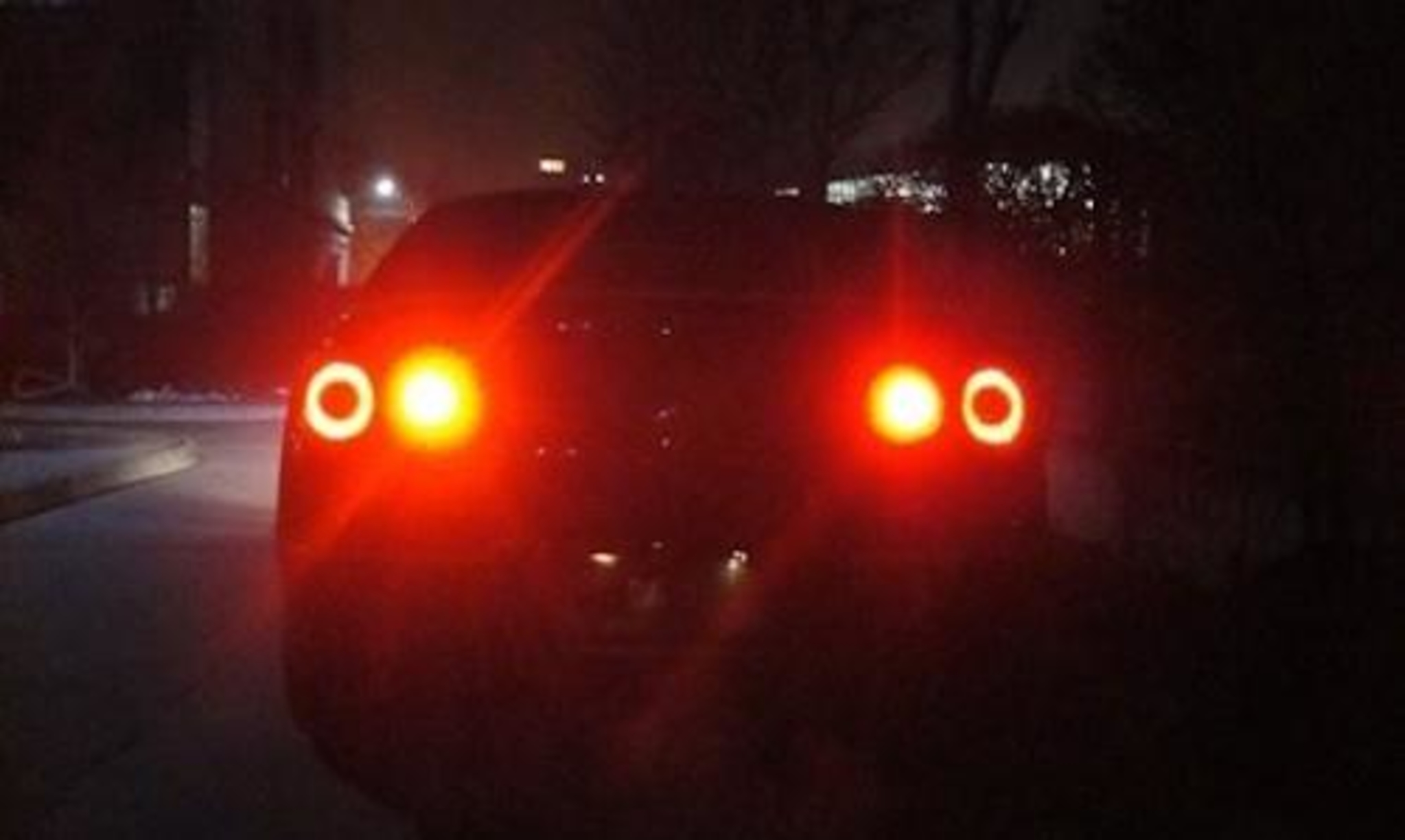 怎么对付后车开远光灯,强光手电对付后车远光灯