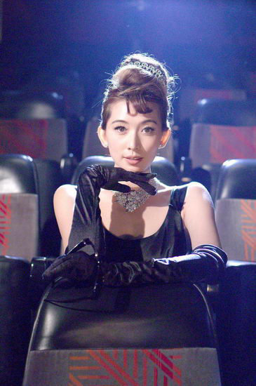 赵丽颖赫本妆热搜第一，但在这些女星面前她真的弱爆了！