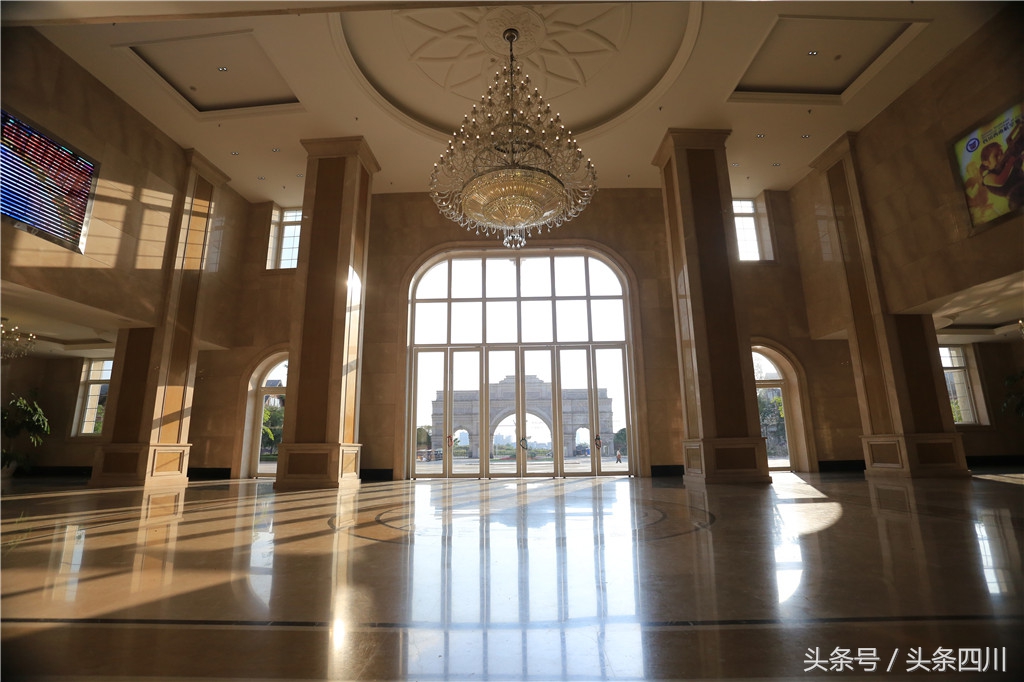 获得全球时尚盛典大奖，西航这个学校为什么这么时尚？