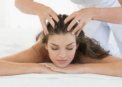 年纪轻轻就有白头发，简单4步可得到大大缓解