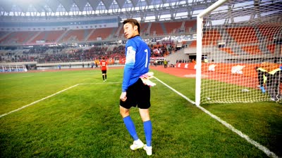 关震效力鲁能几年,关震代理主教练