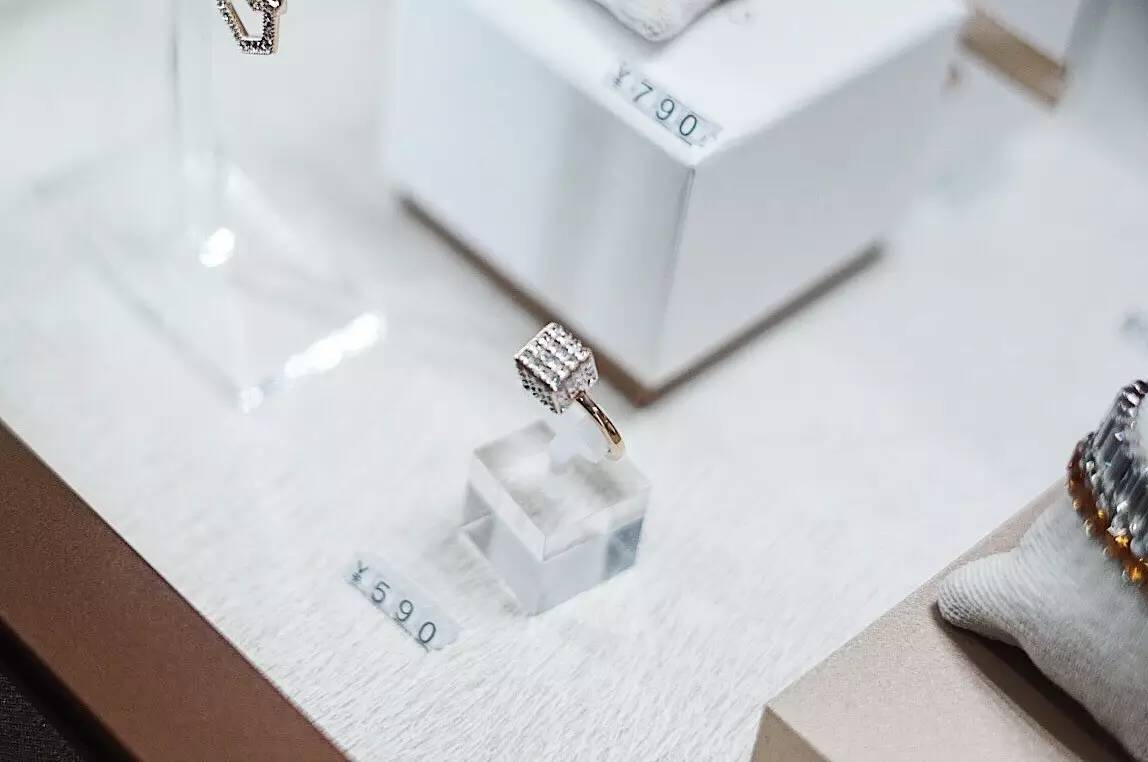 直男们有救了！这13家从未杭州亮相的新店，总有一款圣诞礼物，适合你的女神……