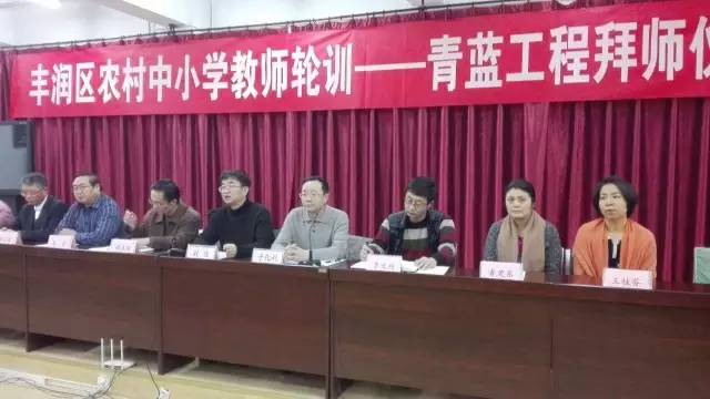 校园采风广播稿,校园风彩泥