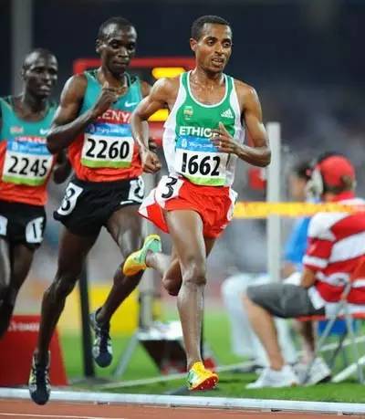 选鞋不当危害,跑鞋磨损内翻与外翻图解