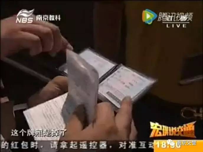 「一路有你」爷爷哄孙子,教2岁孩子在马路上开叉车……婚礼上的超豪华车队没接新娘去了哪里?