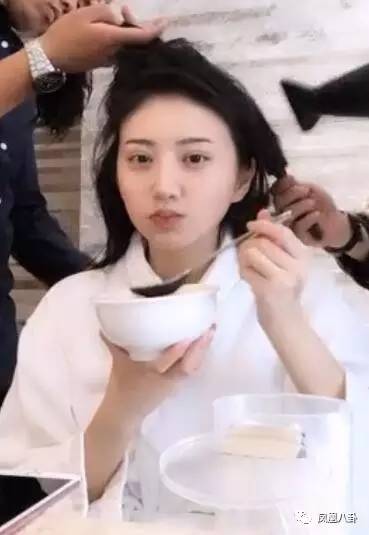 景甜直播洗脸用了什么,景甜素颜做直播