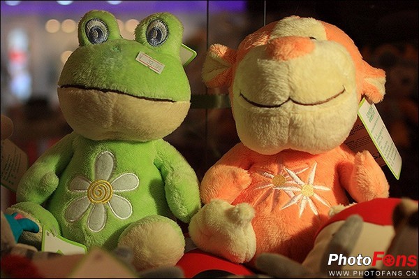 无反长焦镜头,18-50f2.8变焦镜头