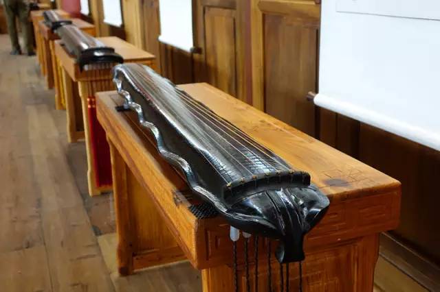 一个长得像李小龙的男人，在长泰一村子里，建了个千与千寻的奇幻世界