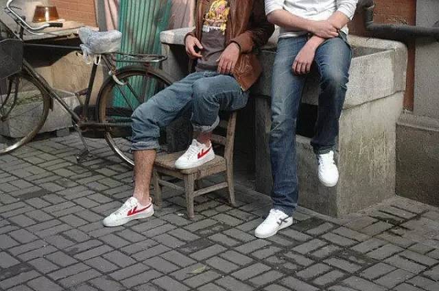 经典的帆布鞋这样搭配最舒服,帆布鞋真的很百搭怎么穿都不过时