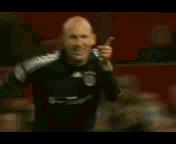 罗本和穆勒挡拆gif,2010罗本错失单刀gif