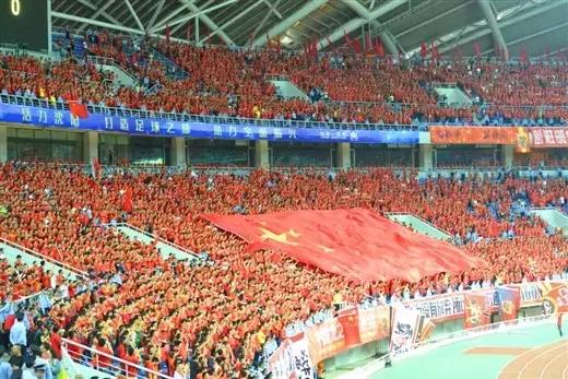 足够爱，一起战，和熊猫万仔一起来见证这场足球盛宴吧！