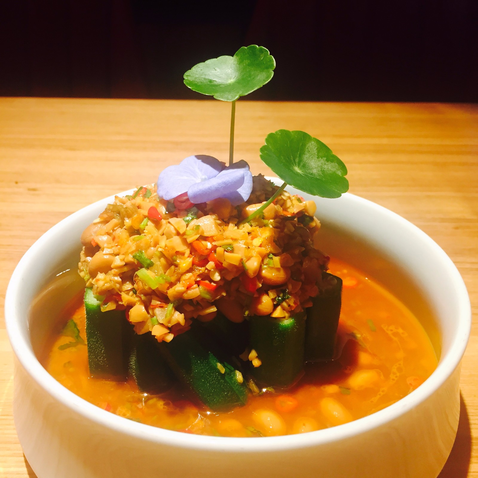 这期新店合集有家店，挤爆滨江，姑娘们一次撸200串都不过瘾！