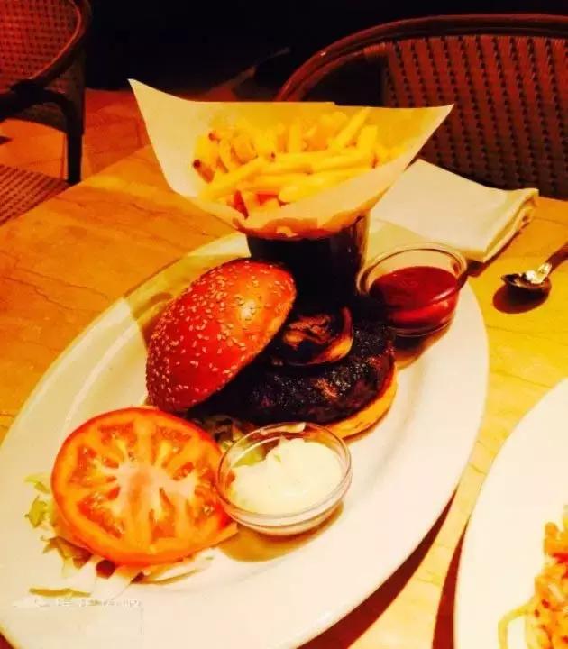 迪拜王子开车去沙漠越野,沙漠越野迪拜沙漠汽车赛