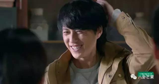 要被靳东的角色蒙蔽了双眼,他本人只有四岁,不能再多!