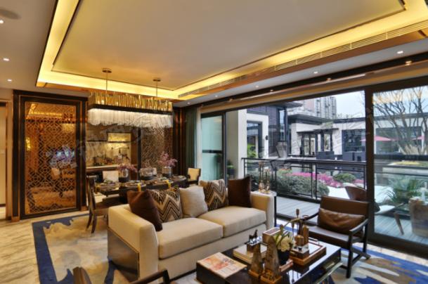 一年内连推三大高端产品谁才是蓝光转型的“关键先森”?