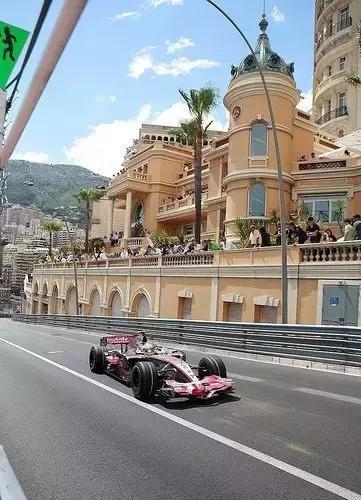 和大象拔河比赛,大象跟大象拔河