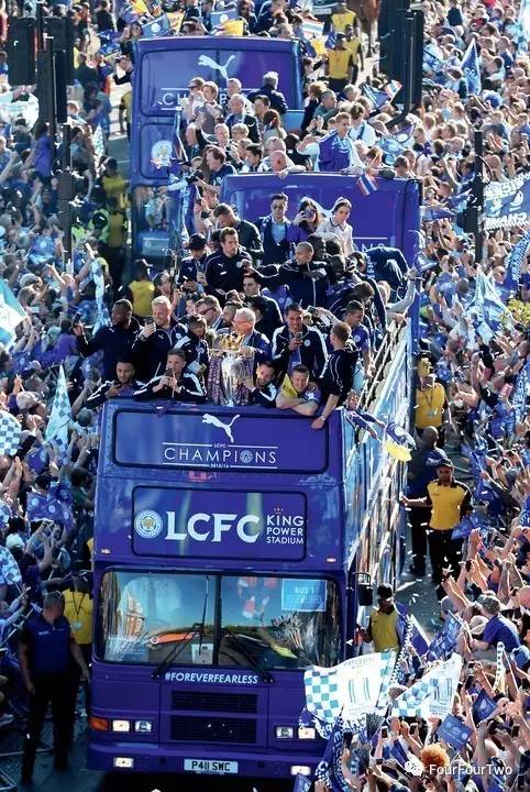 2014圣诞节垫底,2015圣诞节登顶,2016呢?莱斯特城的故事,曾经是足球世界最美好的圣诞礼物