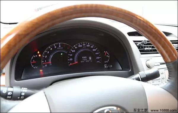 小车蓄电池搭电,车辆蓄电池没电后搭线需要多久