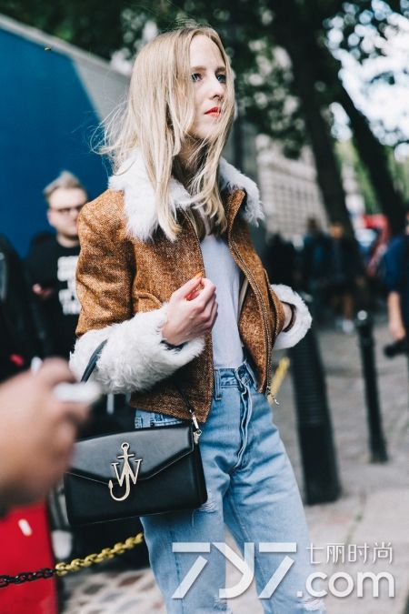 J.W.ANDERSON包人手必备的经典包包