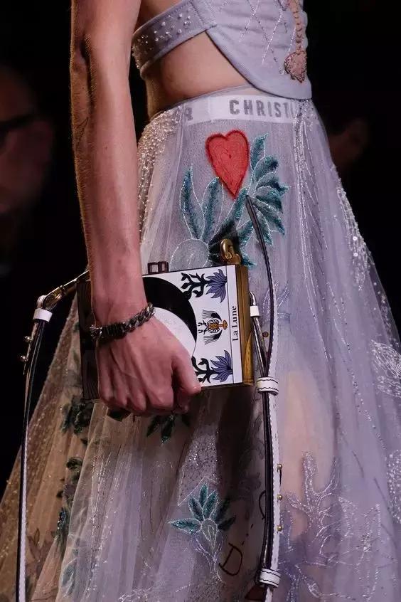 最新款包包比较,2018大牌新款包包