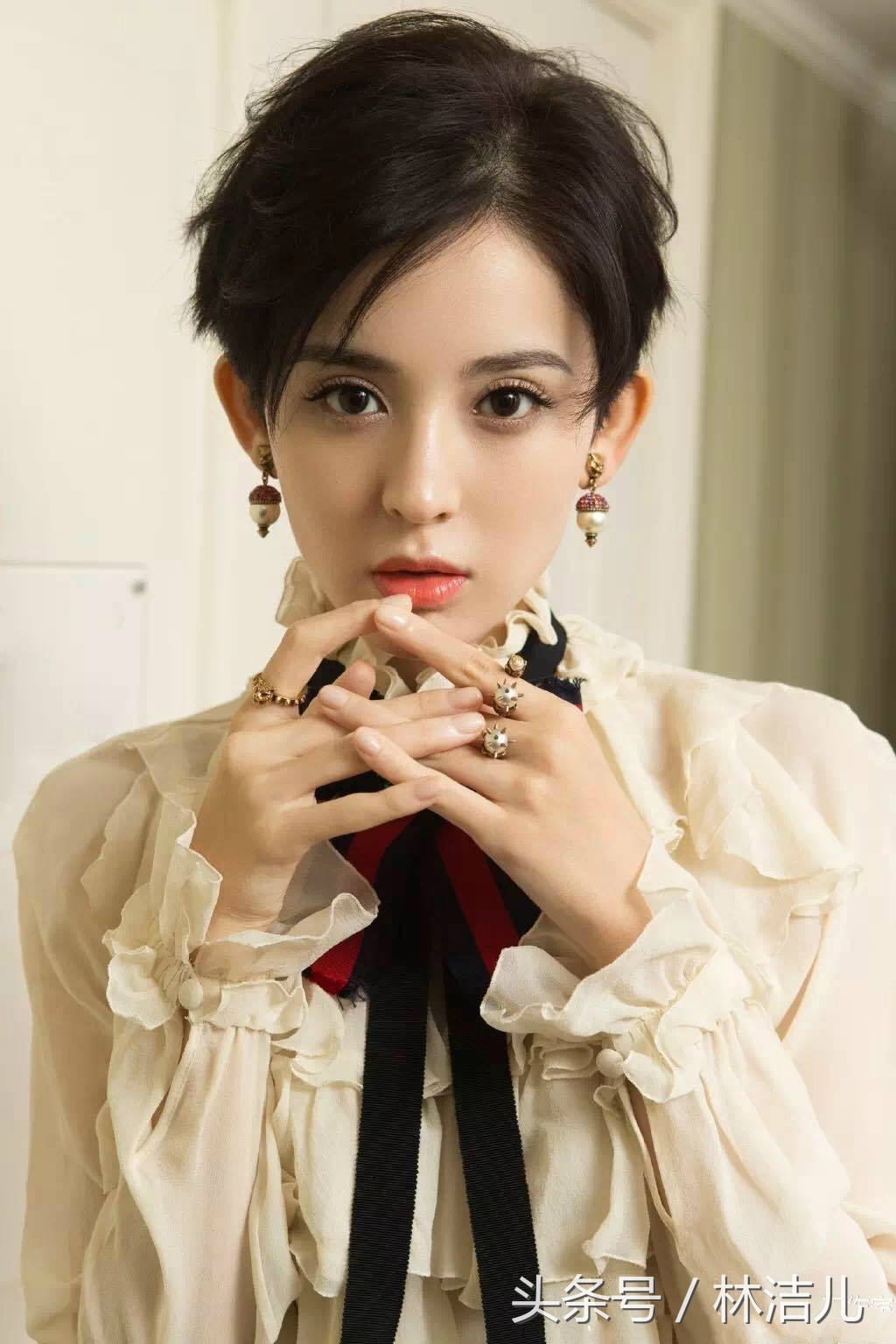 杨幂赵丽颖耳饰,把镜头瞄准自己