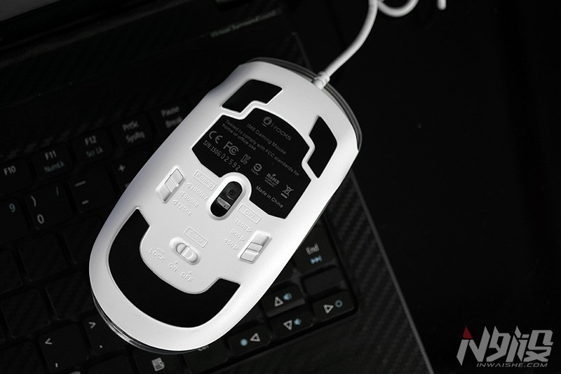 通体发光i-ROCKSIM6游戏鼠标图赏