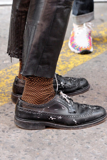 男士穿什么鞋子好看又有气质,男士现在穿什么鞋子好看