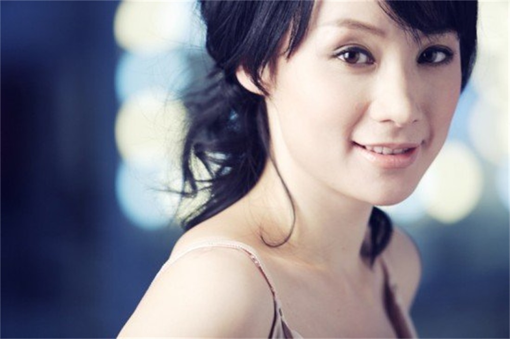 杨幂红过刘亦菲,当年捧红杨幂的人如今虽已落魄