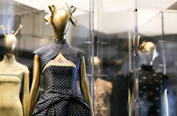 2017年女装流行趋势,2024年最流行潮流夏季女装