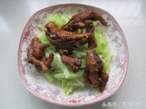 海鸡脚正确的吃法,鸡脚面条的神仙吃法