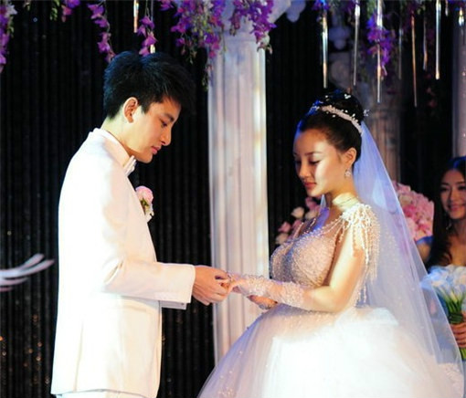 李小璐跟贾乃亮婚纱摄影照,李小璐贾乃亮的婚纱照
