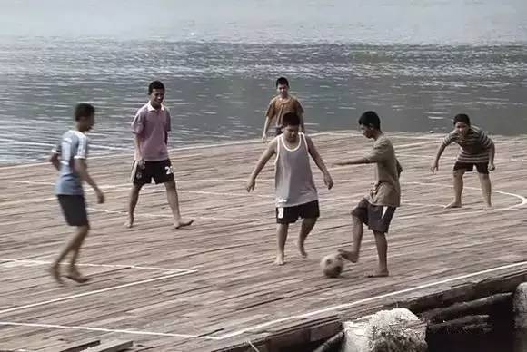 世界上最奇葩的足球场,世界最奇葩的足球场