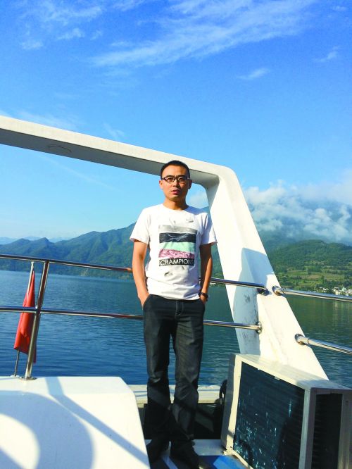 泸州政府祝大家新年快乐,四川泸州晚报