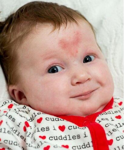 这个宝宝不简单,出生自带“丘比特”特效,buling!