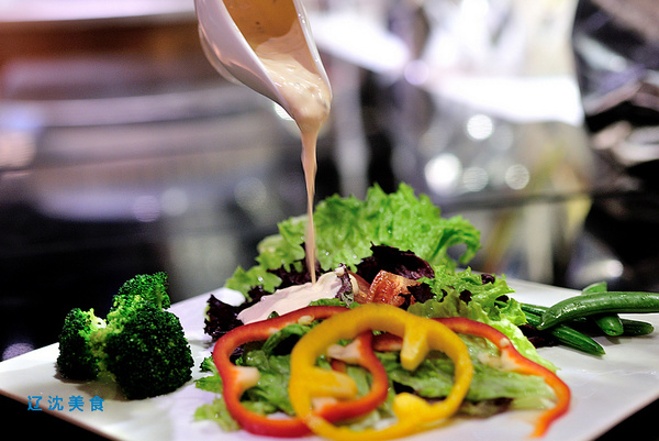 罗马尼亚大厨巴丘的美食厨房