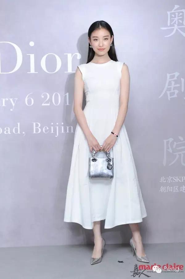 哭着喊回前女友，也阻止不了冯绍峰恋少女啊！但，谁在乎啊