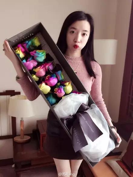 她们的情人节，虐狗指数绝对不逊于昆凌