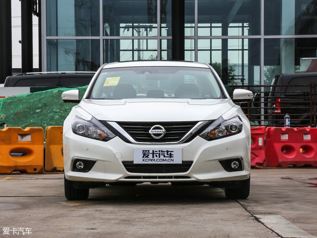 雪铁龙c5和日产天籁哪个好些,雪铁龙c5与日产天籁