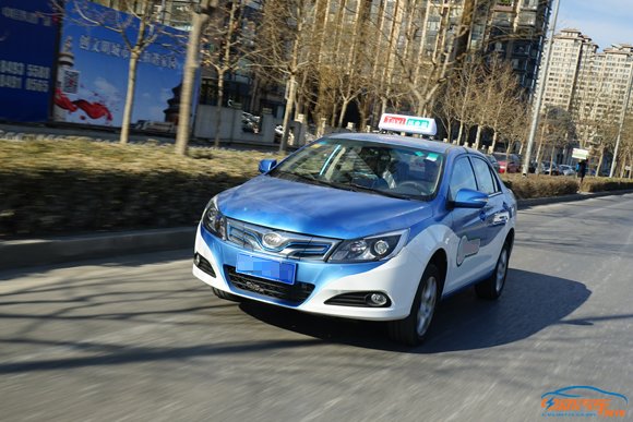 先睹为快比亚迪e5纯电动汽车全网首测